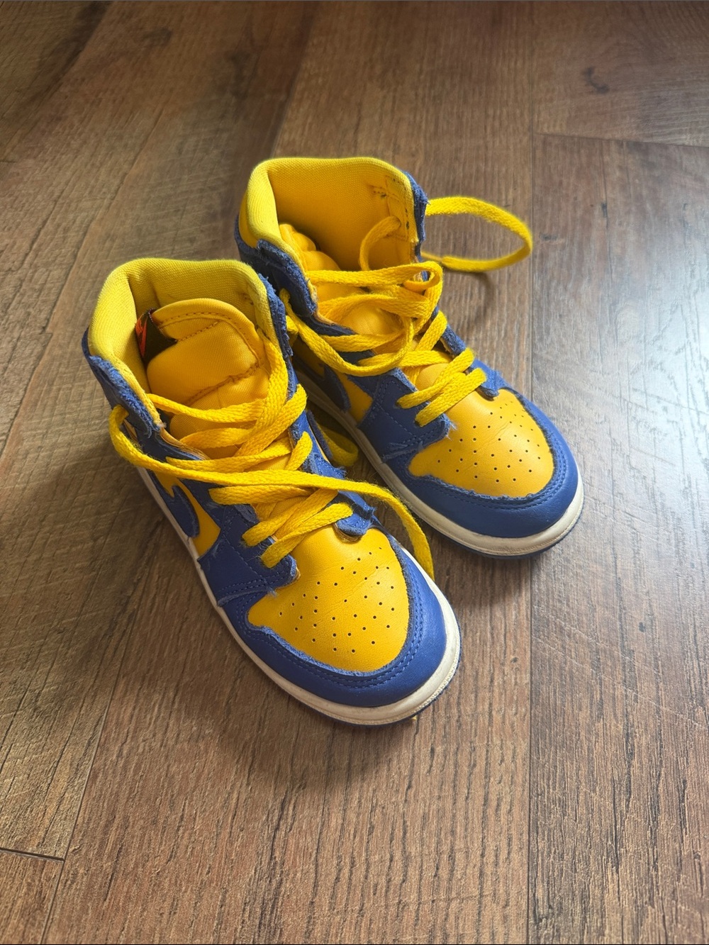 Nike Kids High-Top Sneakers in Yellow and Blue